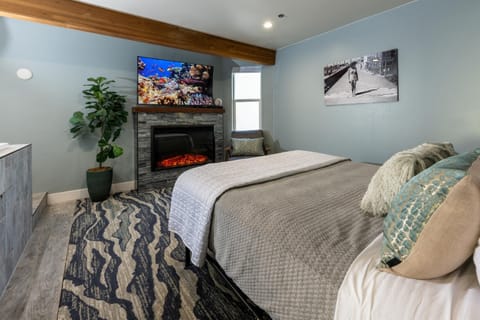 Bed, TV and multimedia, Bedroom, fireplace