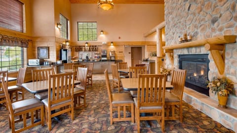 Restaurant/places to eat, Dining area, On site, Breakfast