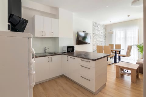 TV and multimedia, Kitchen or kitchenette, Dining area