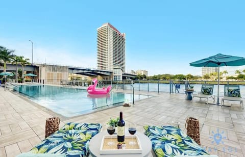 Corner Balcony - Enjoy 360 Views- Near Beach- Pool Condo in Hollywood Beach
