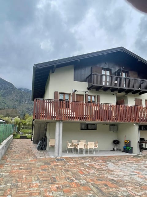 Property building, Balcony/Terrace, Balcony/Terrace