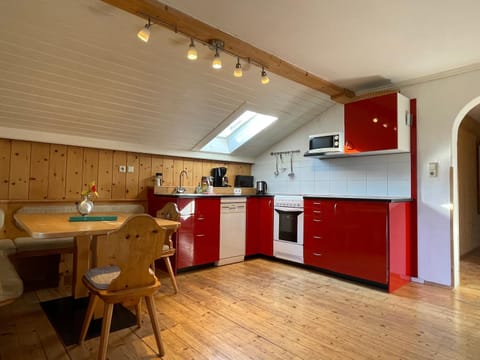 Kitchen or kitchenette, Dining area, oven, stove, toaster