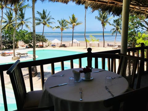 Restaurant/places to eat, Dining area, Garden view, Pool view, Sea view, Swimming pool