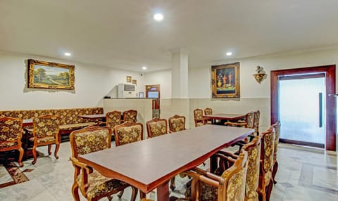 Restaurant/places to eat, Dining area, Breakfast