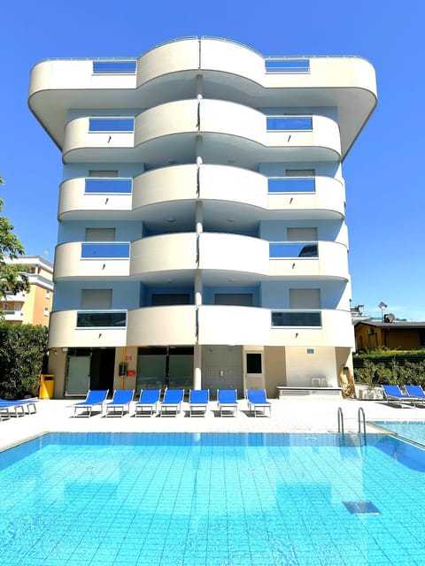 Property building, Day, Pool view, Swimming pool, sunbed
