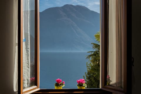 Natural landscape, Balcony/Terrace, Lake view, Mountain view