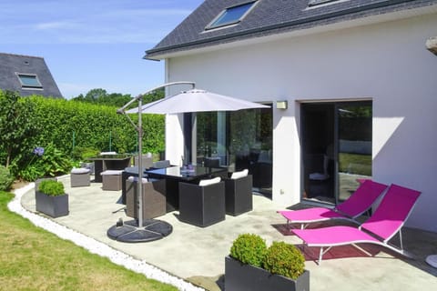 Modern holiday home in a quiet location in Bénodet Maison in Bénodet