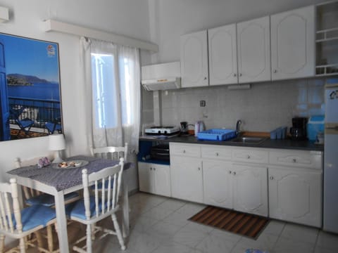 Kitchen or kitchenette, Living room, Seating area, Dining area, oven, pet friendly, stove