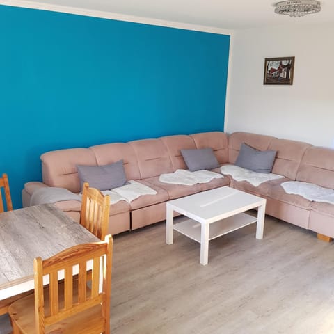 Living room, Photo of the whole room, Decorative detail, Seating area