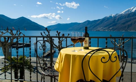 Balcony/Terrace, Lake view, Mountain view