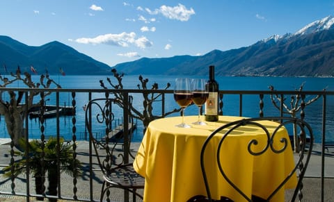 Balcony/Terrace, Lake view, Mountain view