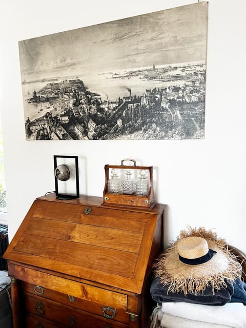 Living room, Decorative detail, Seating area, hair dresser