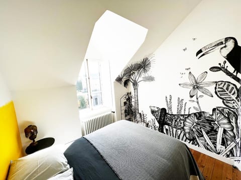 Bed, Photo of the whole room, Decorative detail, Bedroom