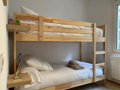 Apartamento en Soldeu a pie de pistas, wifi y parquin Apartment in Soldeu