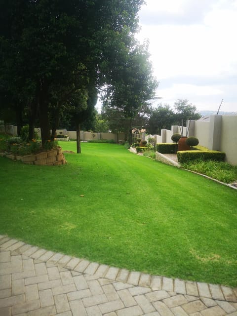 Bristow Luxury Suites With Back Up Power and Free Wi-Fi Bed and Breakfast in Roodepoort
