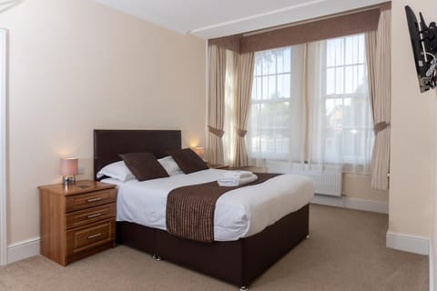 The Lawns Guest House Bed and Breakfast in Bassetlaw District