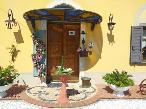 jasmine cottage Bed and Breakfast in Carrara