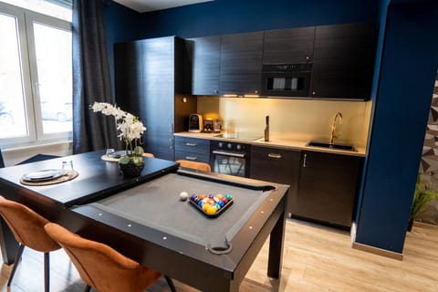 Billiard, Kitchen or kitchenette, Dining area, kitchen