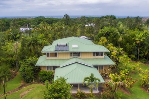 Maluhia Hale home House in Hawaiian Paradise Park