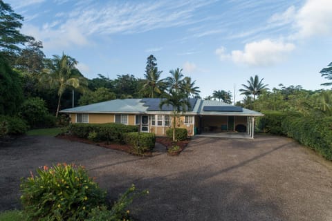 Hale O Makani home House in Hawaiian Paradise Park