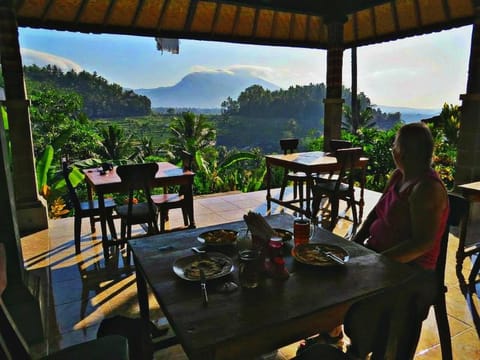 Pondok Lembah Dukuh Homestay Alojamiento y desayuno in Abang