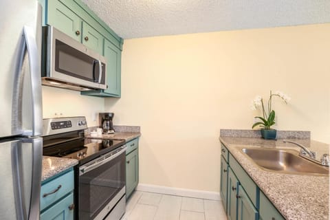 Beautifully Upgraded, Full Kitchen, Comfy King Bed, AC condo Eigentumswohnung in Wailua