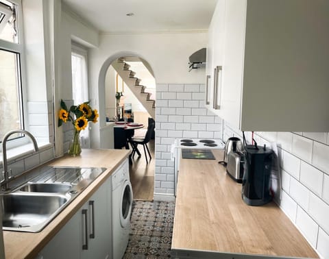 Kitchen or kitchenette, minibar, pet friendly, stove, washing machine