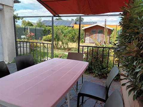 Patio, Dining area