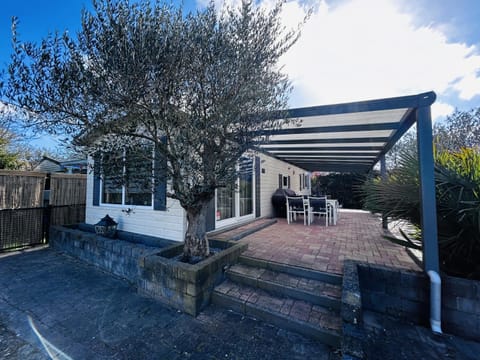 Property building, Facade/entrance, Off site