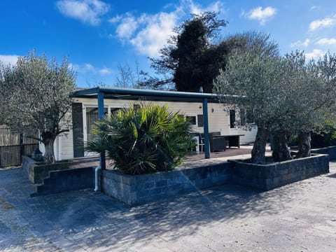 Property building, Facade/entrance, Off site