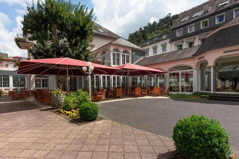 Garden, Seating area, Dining area