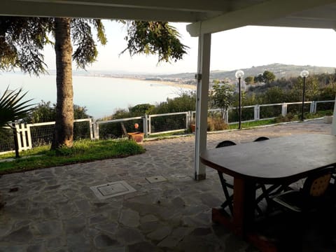 2 bedrooms house with sea view and furnished garden at Vasto 1 km away from the beach Casa in Vasto