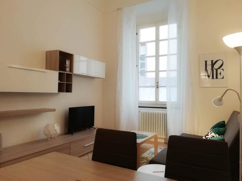 Communal lounge/ TV room, Living room, Photo of the whole room, Dining area