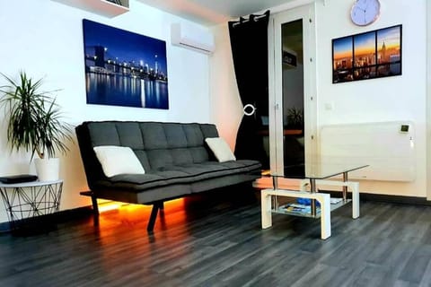 Superbe studio de 30m2 proche de Paris Condo in Poissy