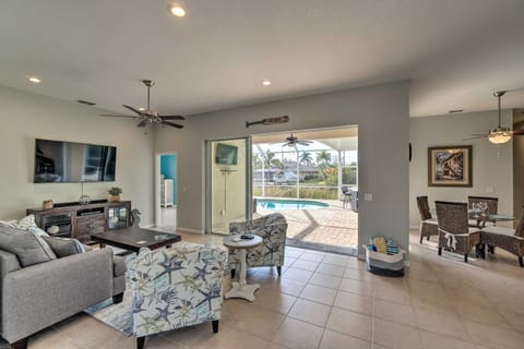 Port Charlotte Canalfront Home with Pool and Dry Bar! Haus in South Gulf Cove
