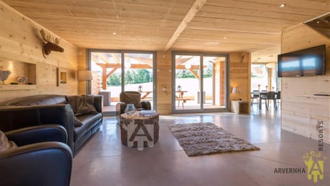 Chalet de L'Ours House in Besse-et-Saint-Anastaise