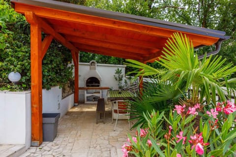 Patio, BBQ facilities, Garden