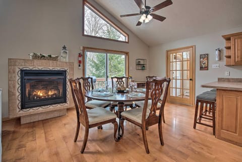 Arrowhead Lake Home Resort Amenities and Game Room! Haus in Coolbaugh Township
