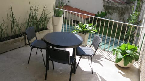 Fabulous and Quiet Apartment+Balcony in Barrio Norte. Your easy access to Buenos Aires! Condo in Buenos Aires