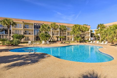 Ground-Floor Condo - Walk to Beach and Casino! Apartment in Biloxi