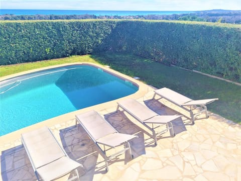 Villa piscine avec magnifique vue mer panoramique Villa in Villeneuve-Loubet