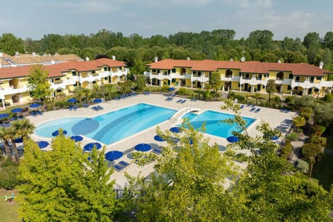 Property building, Garden view, Pool view, Swimming pool, sunbed