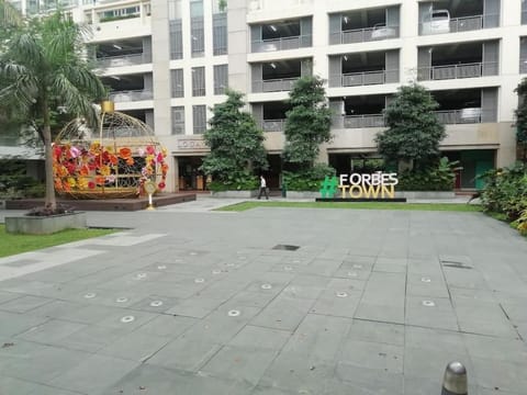 StayHere Burgos Circle 1 Bedroom Avant@Fort Gym Condo in Makati