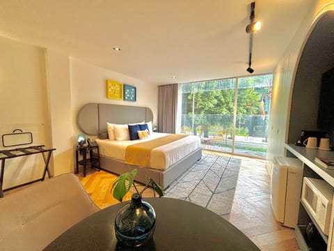 Bed, Photo of the whole room, Seating area, Bedroom