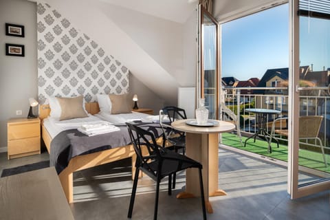 Bed, Balcony/Terrace, Photo of the whole room, Bedroom, hair dresser, towels