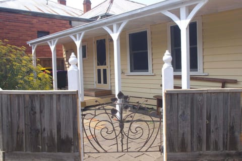 Darcy's Cottage on Piper House in Kyneton
