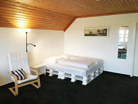 Bed, Living room, Photo of the whole room, Seating area, Bedroom