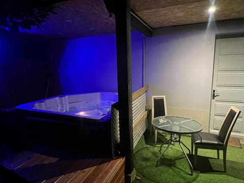 Facade/entrance, Hot Tub, Hot Tub, Spa and wellness centre/facilities