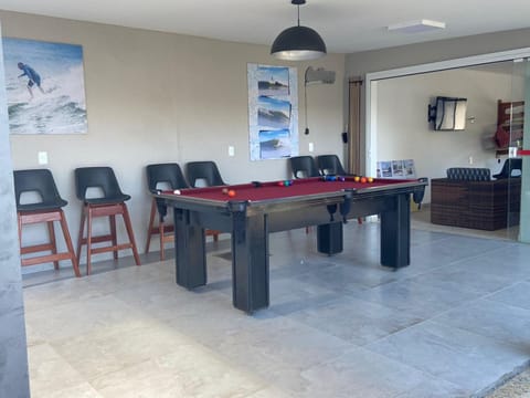 Billiard, Game Room