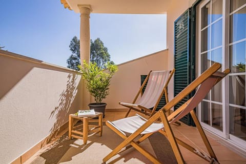 7 bedrooms villa with private pool enclosed garden and wifi at Sesimbra Villa in Setubal District